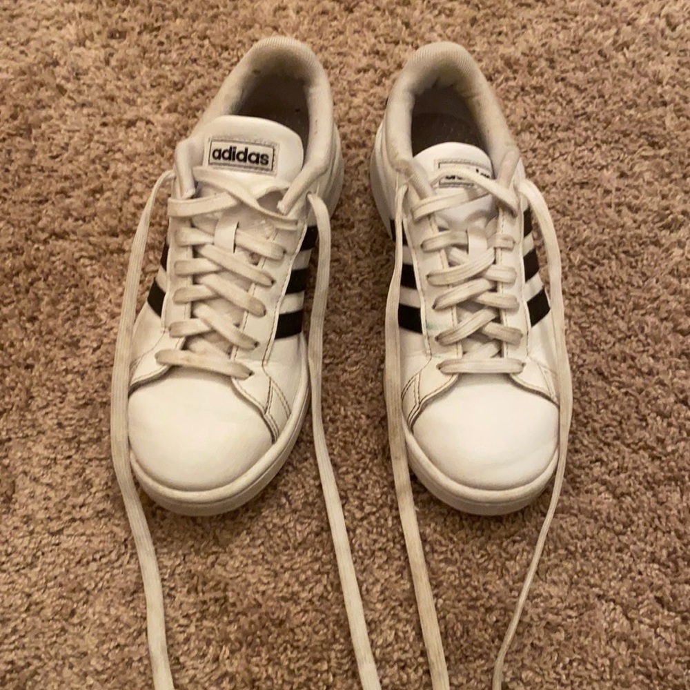 Selling a size 6 pair of adidas